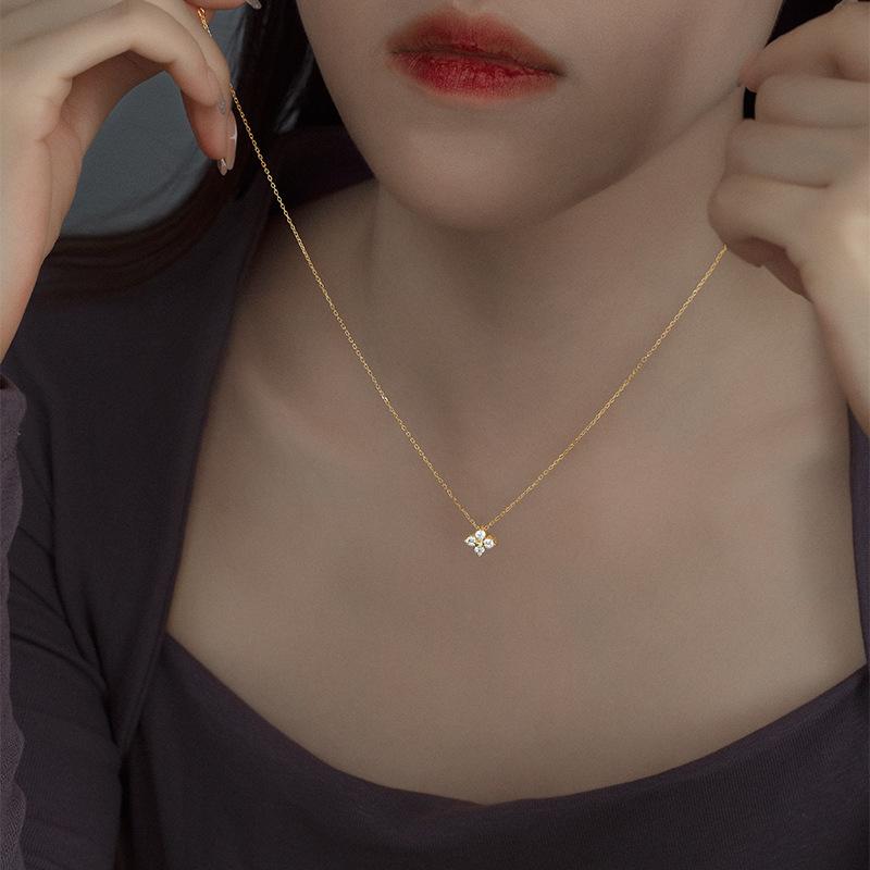 Light Luxury Old Money Style Four Leaf Clover Necklace for Women, Popular and Versatile Fashion Necklace