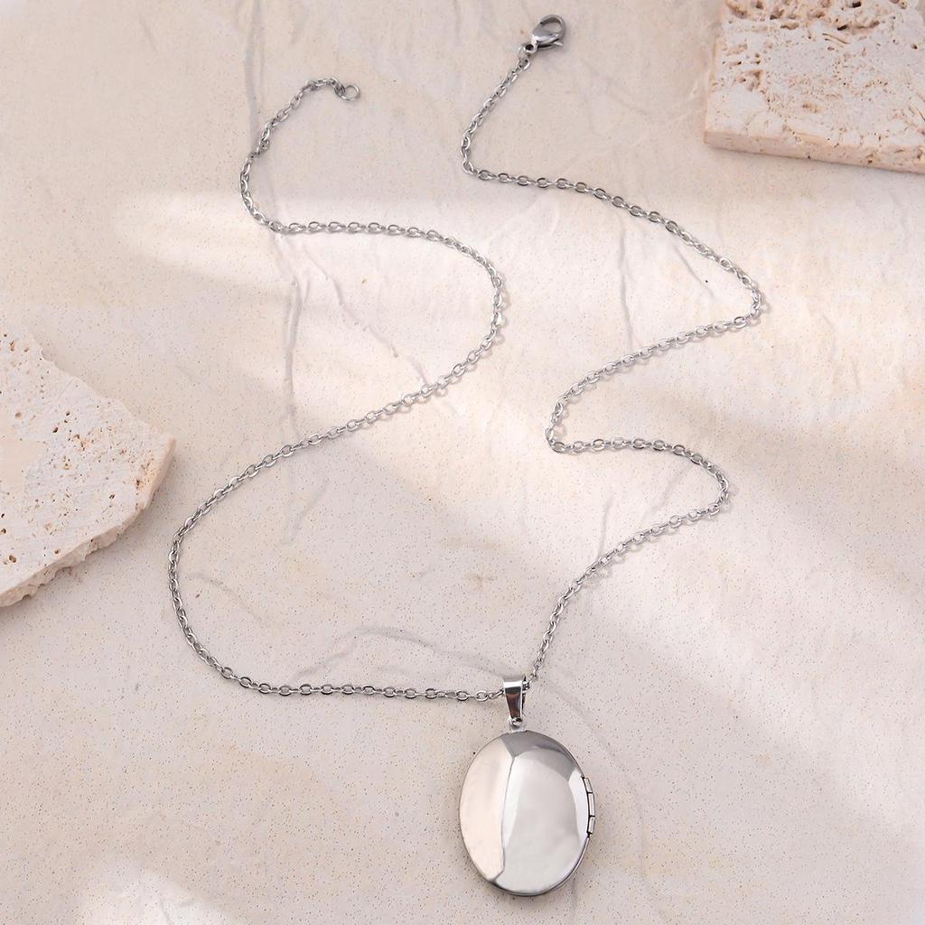 European & American Oval Photo Locket Necklace - DIY Engraving, Creative Gift, Commemorative Jewelry