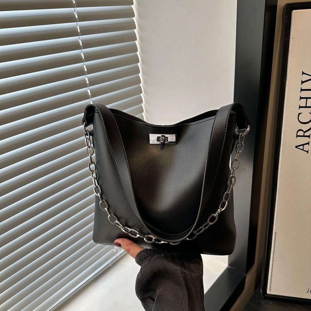 Korean Version of Fashion Chain Underarm Bucket Bag Women's 2025 New Large-capacity Casual Versatile Shoulder Bag