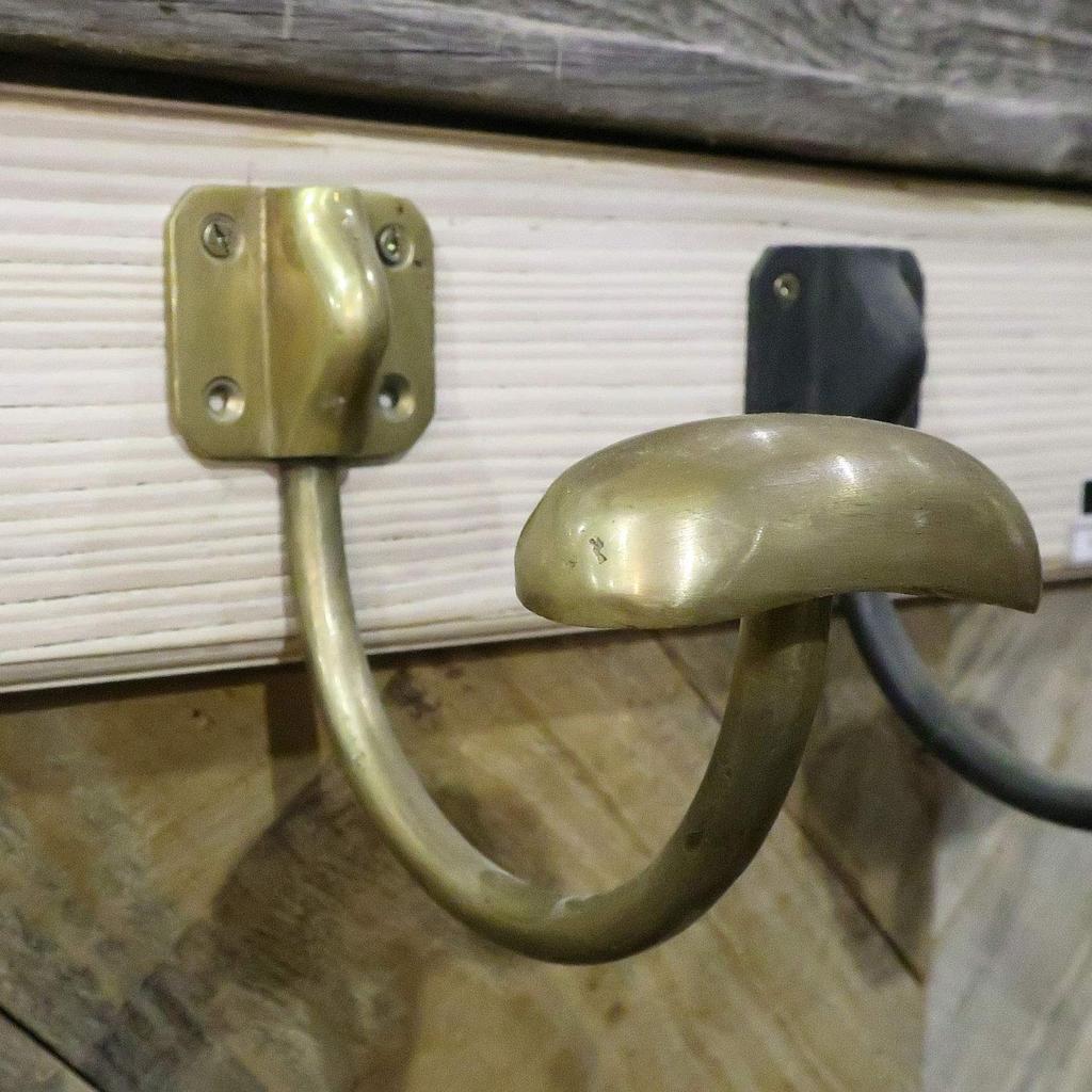 GALLUP Classic Wall-Mounted Coat Hook, Brass, Antique Style, with Screws, 7505-27 (Gold)