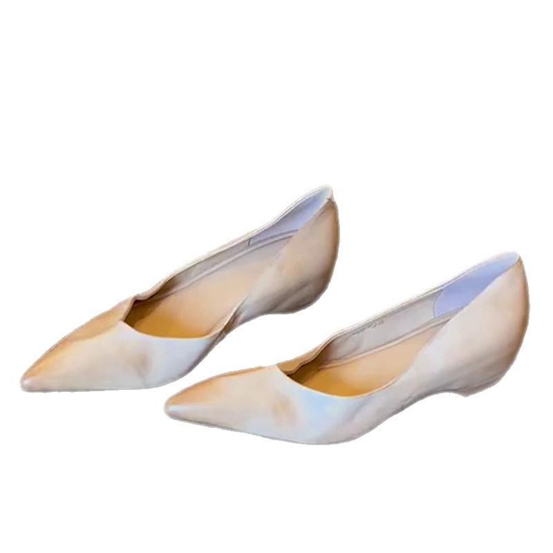 Versatile pedals, literary wear, pointed retro, commuting outside 2025 Versatile inner height increase, a new shoe temperament small single shoe