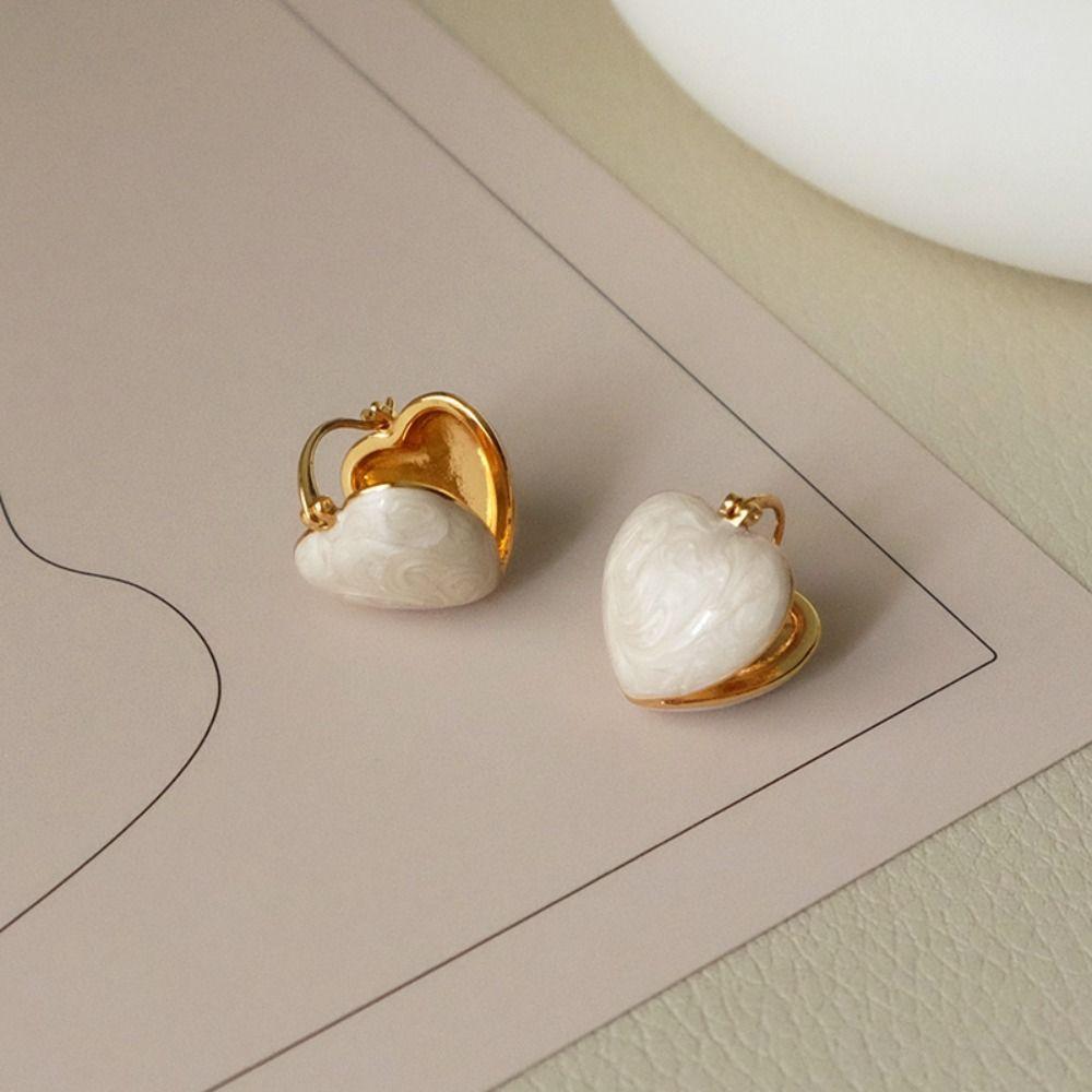 Einfache tropfende Öl Herz Ohr Schnalle Emaille Stecker Ohrringe Koreanischer Stil Ohrringe Damenschmuck