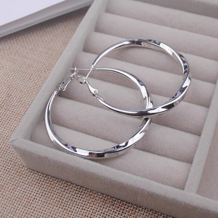 Temperament Irregular Twisted Round Earrings Retro Simple Fashion Light Luxury High-End Glossy Exaggerated Earrings