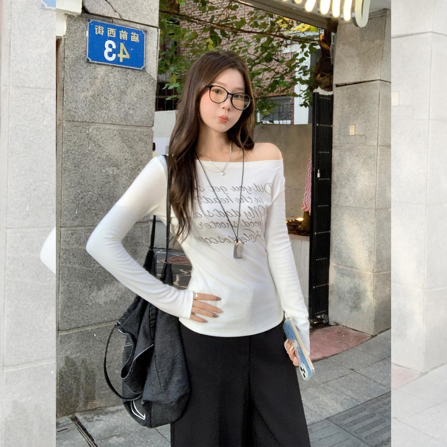 

White one-letter collar slanted shoulder letter printing long-sleeved T-shirt autumn new bottoming shirt with ambient women S