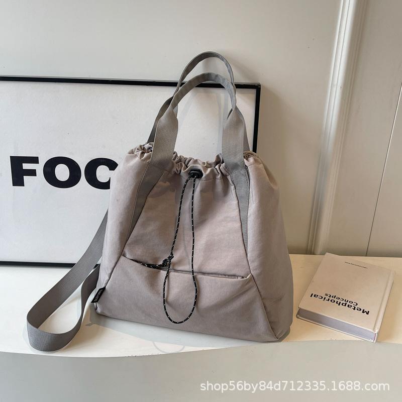 Fashion and leisure large-capacity tote bag women's 2025 spring portable versatile canvas bag multi-pocket shoulder bag