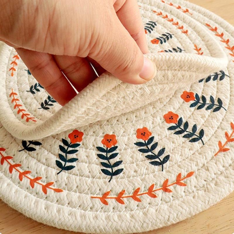 Set of 4 Use Friendly Round Tables Mats Portable Heat Insulated Tables Placemats Elegant Round Dining Cushion