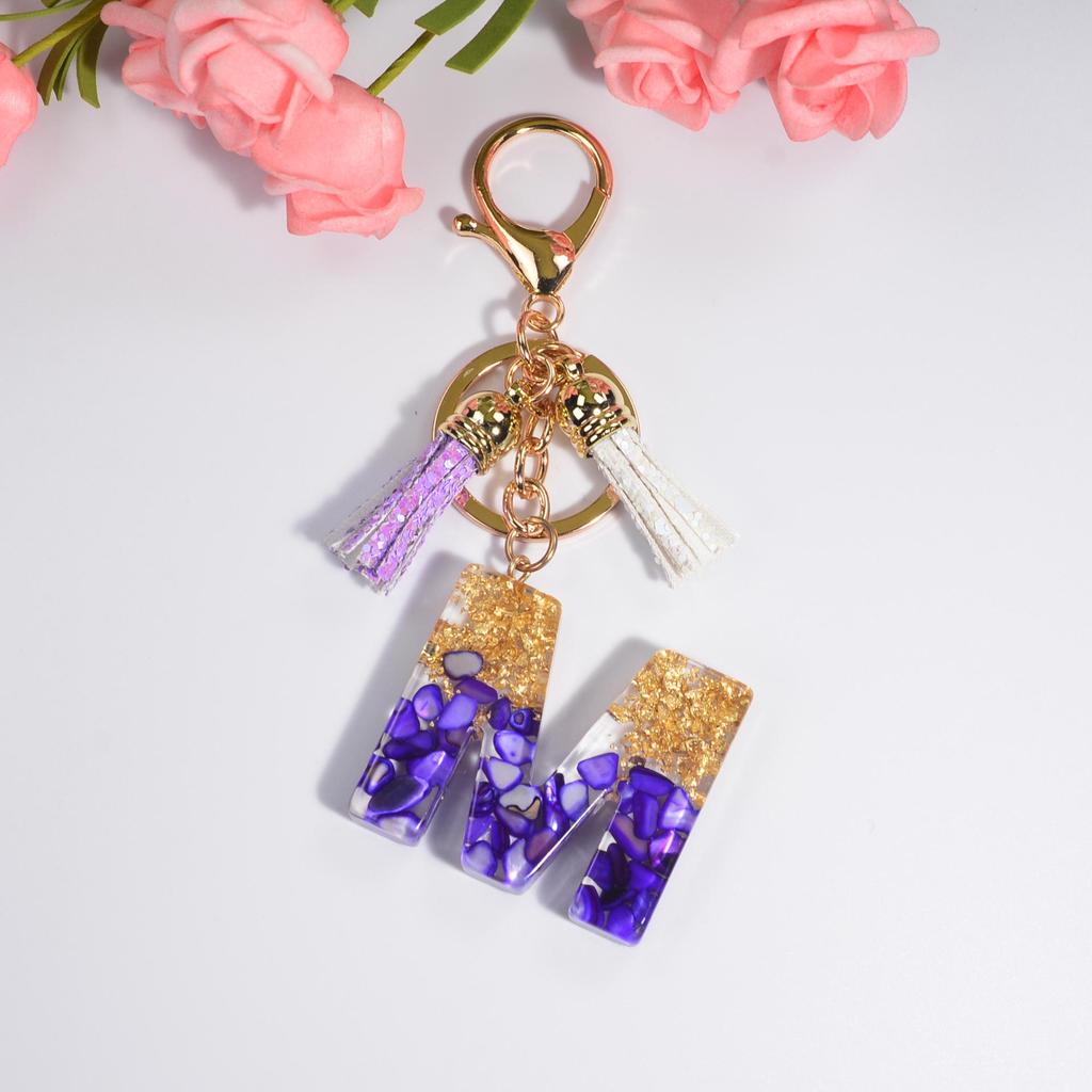 Lila Kristall Epoxid Buchstaben Schlüsselanhänger mit Quaste - Harzschmuck Anhänger Charm