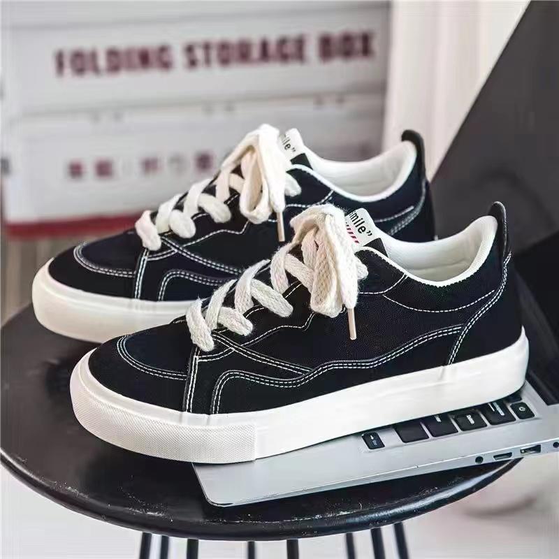 Korean Casual Canvas Shoes Men Thick Bottom Lace Up Sneakers Suede Leather Skateboard Shoes Trend Retro Designer Sneakers Male