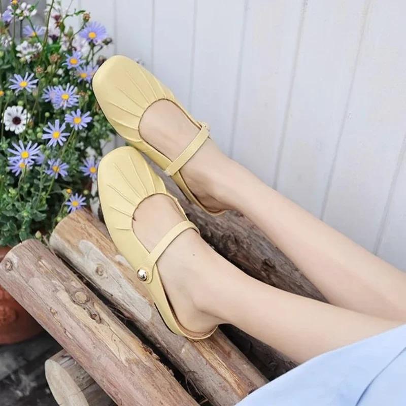 Fashion New Ladies Slip-on Shoes Outdoor Classic Women Causal Flat Shoes Fashion Pleated Simple Women Solid Color Slippers Soft Bottom