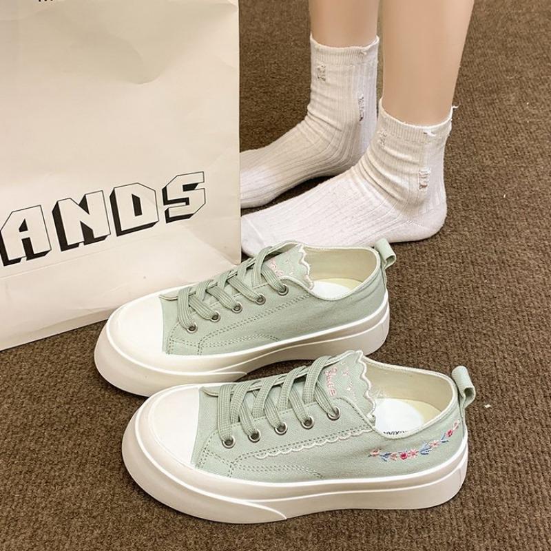 Light green embroidered canvas shoes women's summer new student fashion embroidered board shoes versatile casual women's shoes