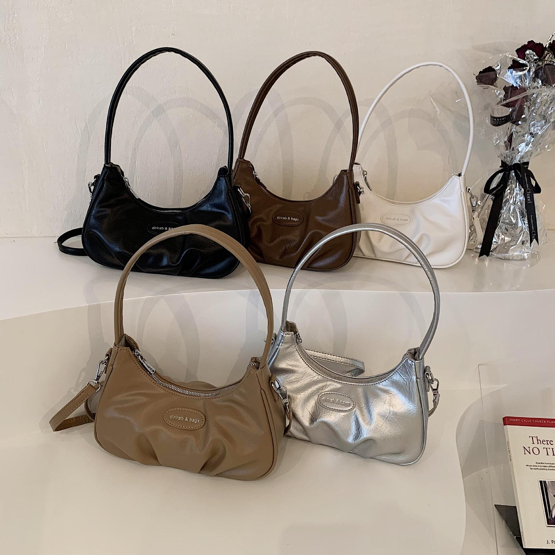 

Niche textured bag women s 2025 new autumn and winter versatile shoulder messenger bag, high-end pleated fashion underarm bag серебряный