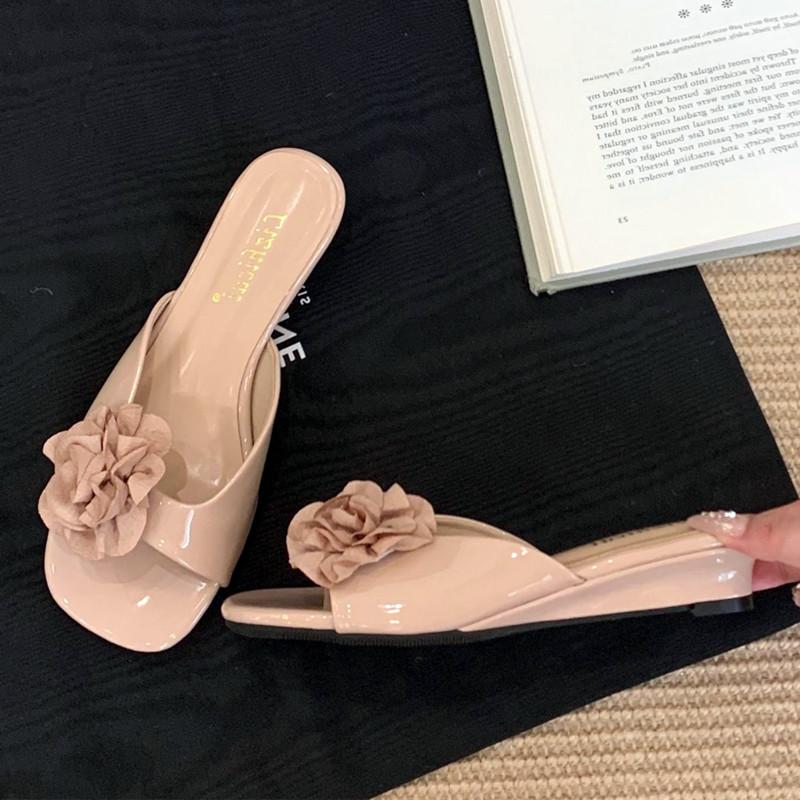 Fashion Wedge Flat Slippers Women Summer Sexy Peep Toe Slides Sandals Elegant Flower Decorative Flat Sandals for Women Designer Shoes