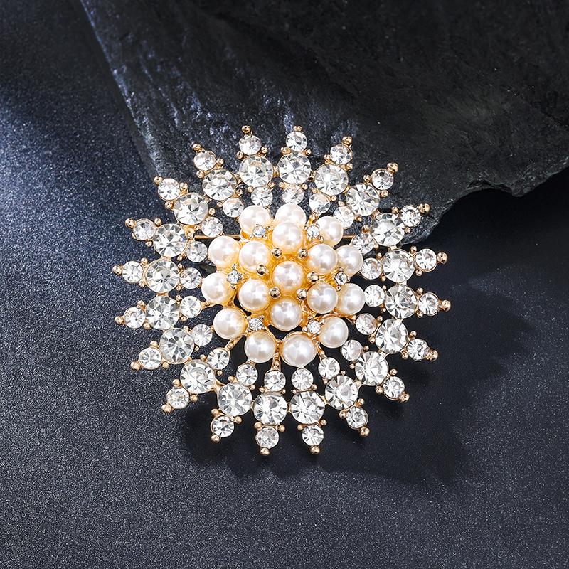 High-End Pearl Floral Suit Brooch For Women Versatile Clothing Accessory Pin