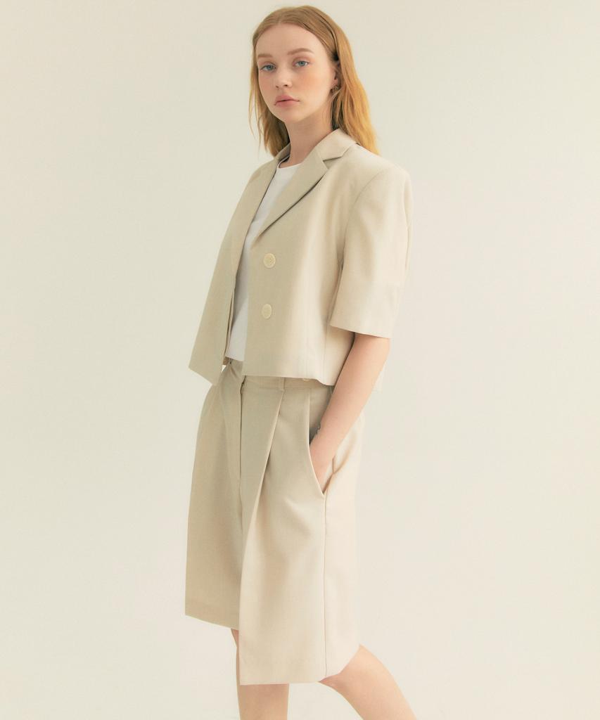 THEFRHT Two-Button Single-Pleat Bermuda Shorts Ivory