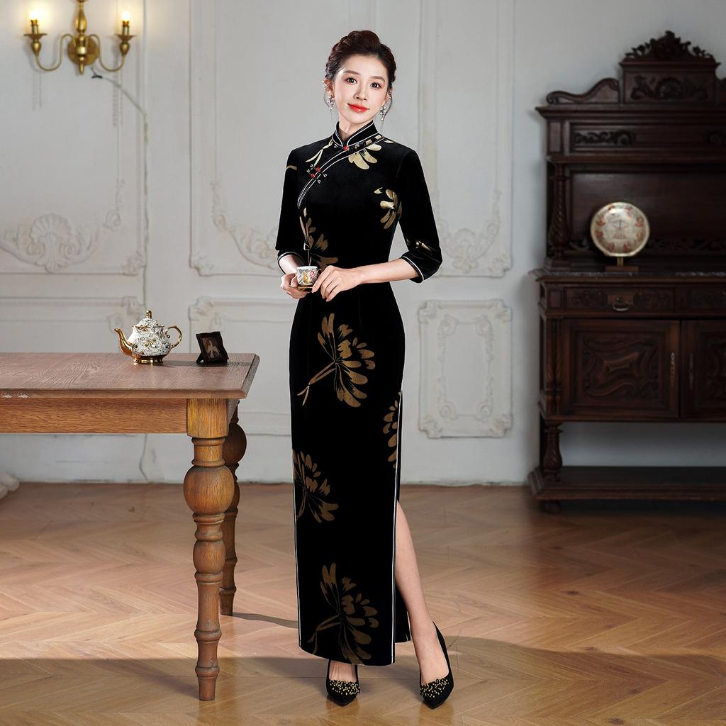 Retro velvet cheongsam stand-up collar seven-quarter-sleeved gold floral split-ended dress, mother-in-law wedding banquet Chinese dress