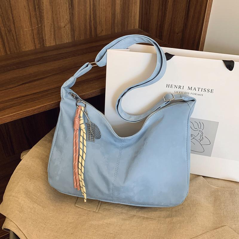 

Simple casual soft surface large capacity shoulder armpit bag new fashion versatile commuter messenger bag dumpling tote bag no pendant синій