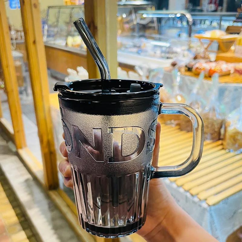 

1/3/5 шт., стеклянная чашка с трубочкой, стакан для воды для девочек, ручка с крышкой, прозрачная рельефная чашка, мужская, новая, для дома и офиса, молочный стакан 450ml 1Set серый