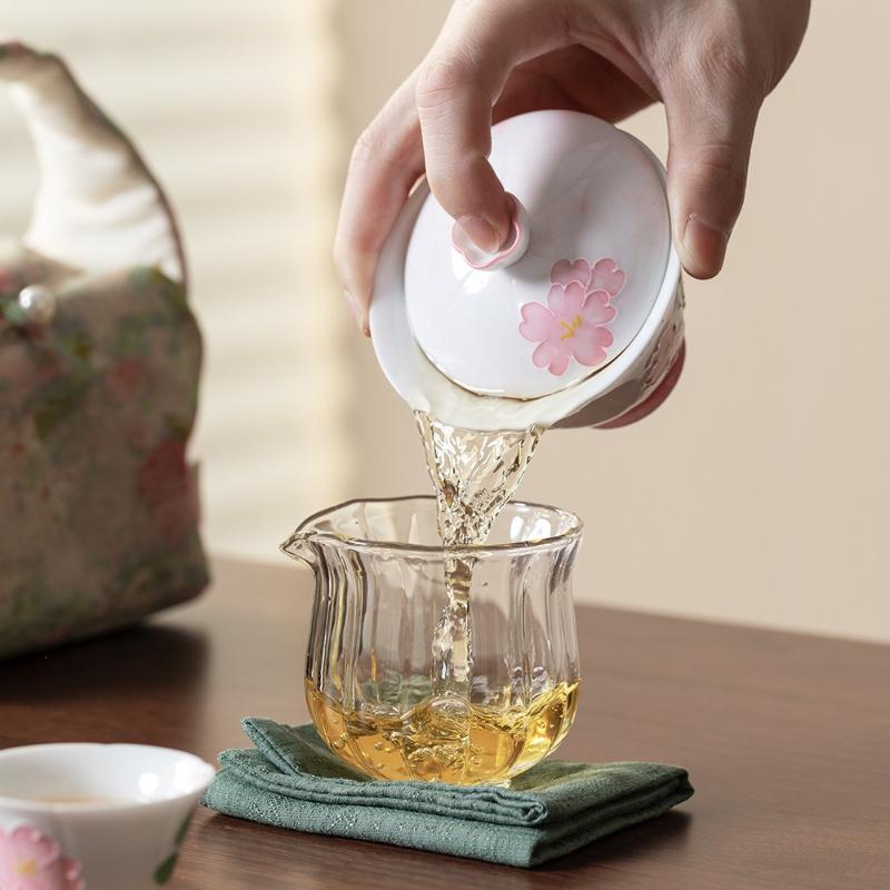 Handbemaltes florales Porzellan Gaiwan-Set mit 2 Tassen Tragbares Reise-Teegeschirr Chinesisches Gongfu-Tee-Geschirr Geschenkbox