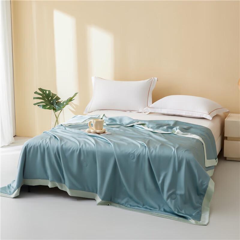 Hodo Emerald Blue Austrian Summer Quilt