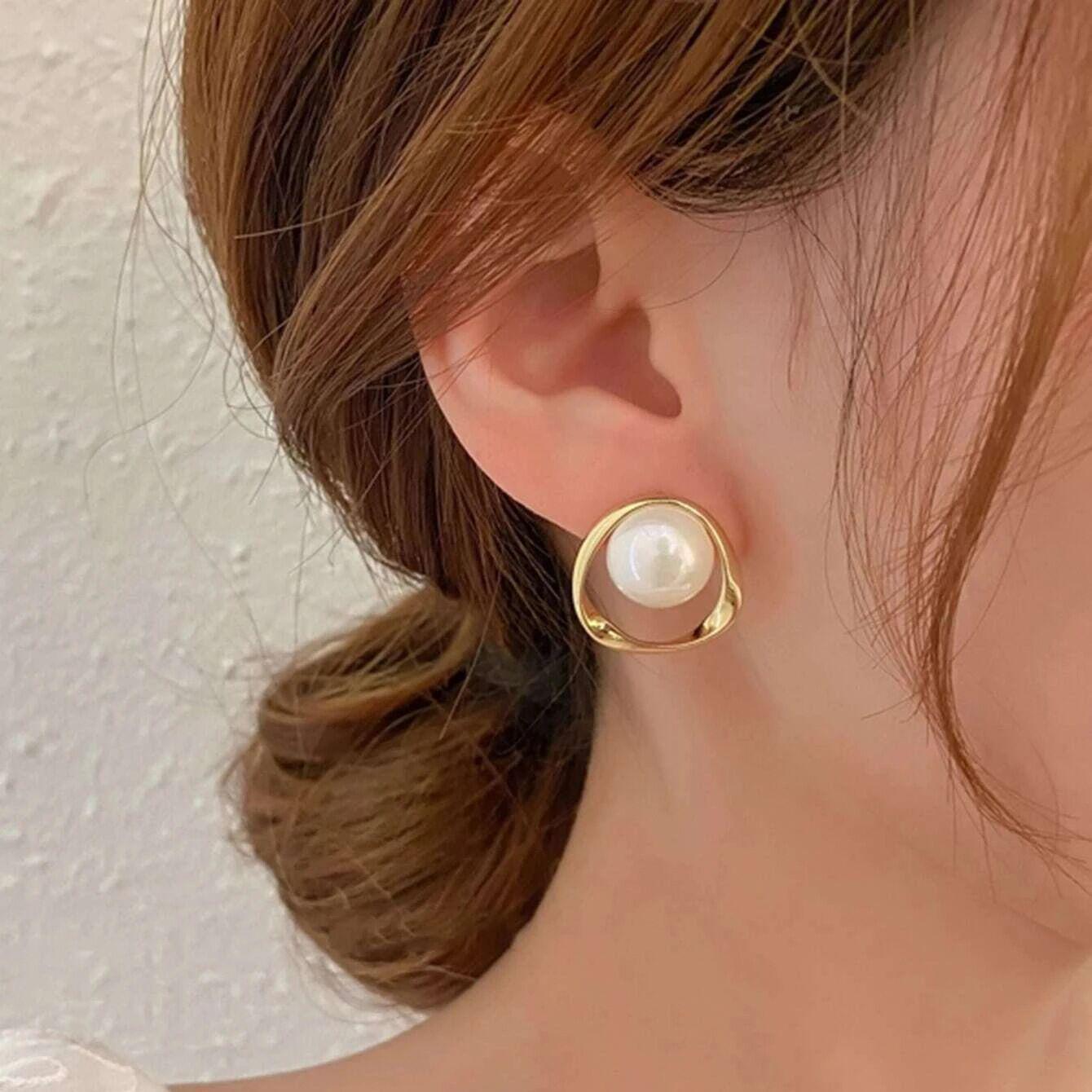Korean Style Luxury Pearl Geometric Circle Stud Earrings - Retro  Elegant Design