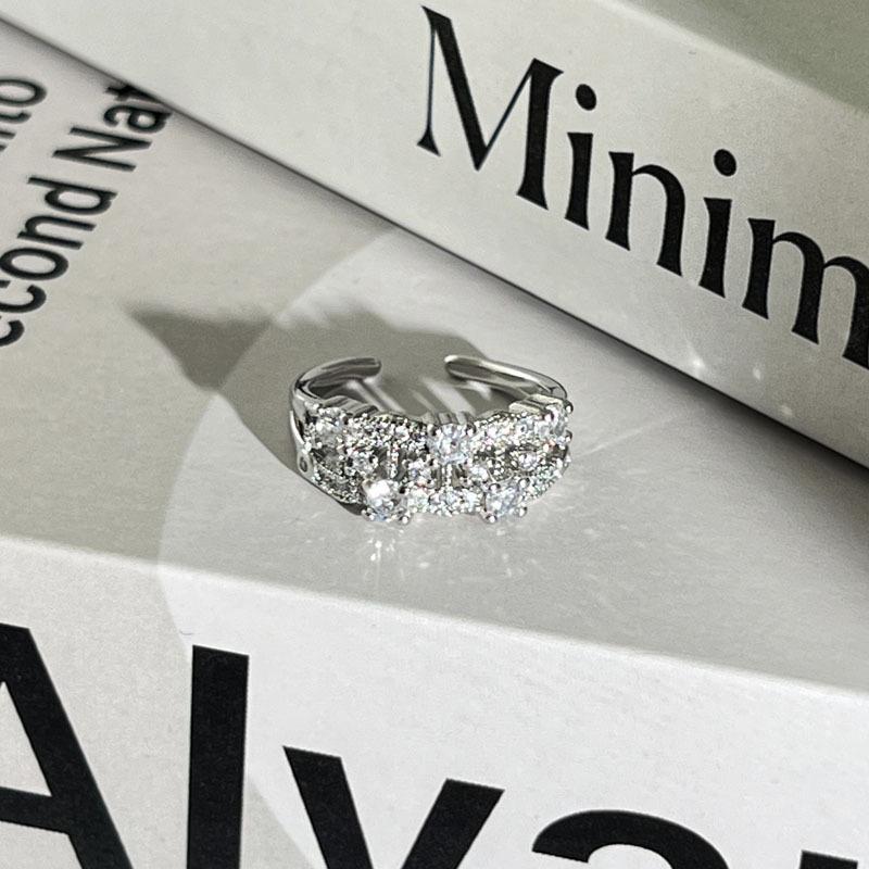 Light luxury Internet celebrity mix and match personalized flower bow fashion ring women full of diamonds flower language niche cold wind ring tide