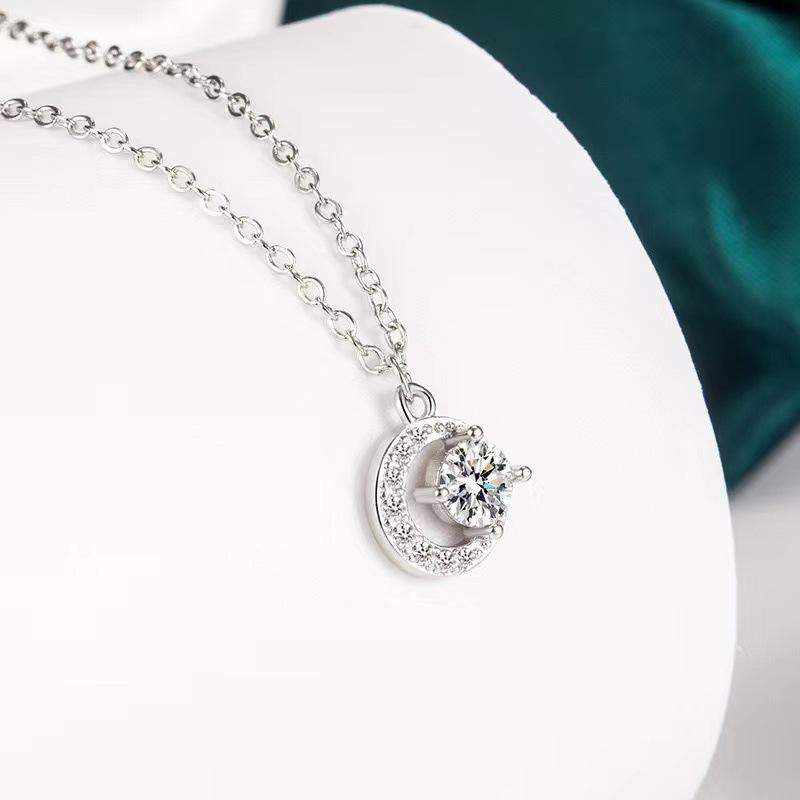 Moon Round Diamond Necklace for Women with Light Luxury Niche Design Sense High-quality Simple and Versatile Collarbone Chain