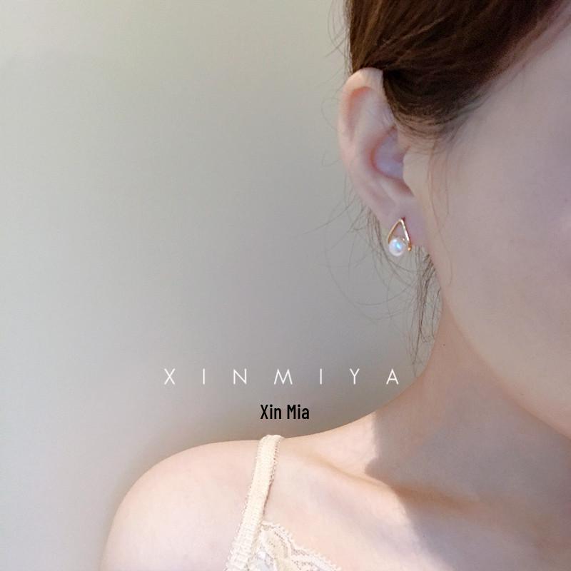 Korean Style S925 Sterling Silver Water Drop Pearl Stud Earrings for Women - Artistic and Fashionable Jewelry