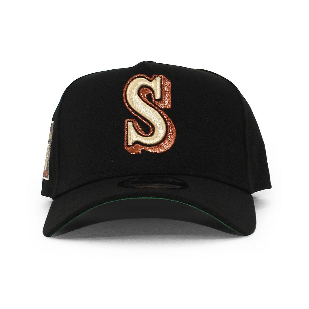 New Era 9FORTY Snapback Cap 940 Colored Side Patch Mariners S (EU/AU Exclusive) MLB, MiLB, NFL, NBA, Brim, (Seattle (40th Black)) [Used]