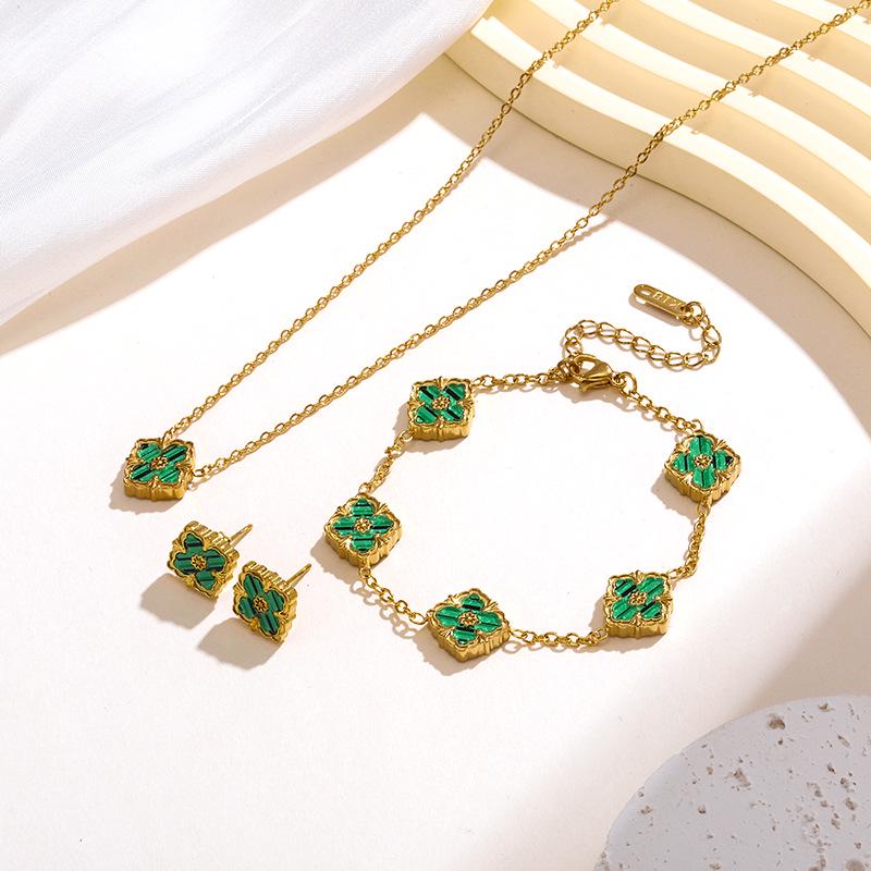 Retro Craftsmanship 18K Titanium Steel Four-Leaf Clover Jewelry Set: Flower Necklace, Bracelet, Earrings.