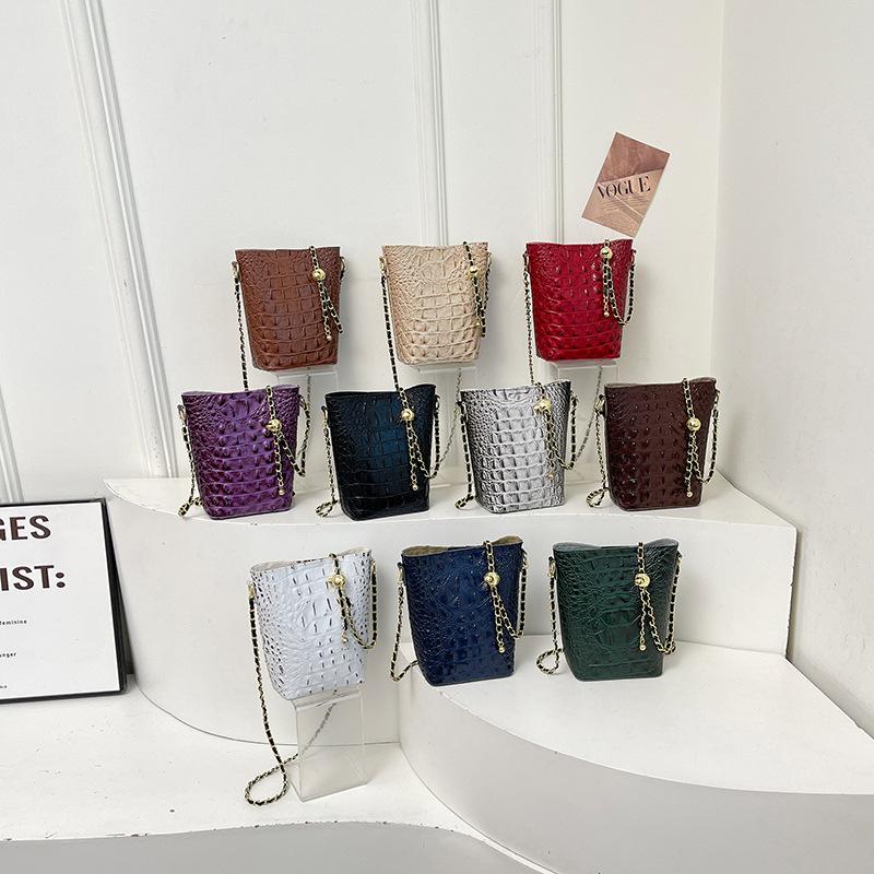 Large capacity new high-end crocodile pattern messenger bag versatile simple embossed women's bag bucket bag