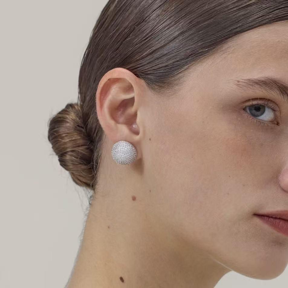 French Star Round Ball Stud Earrings: Stylish, Exquisite, Simple Design with a Luxurious, High-Class Feel.