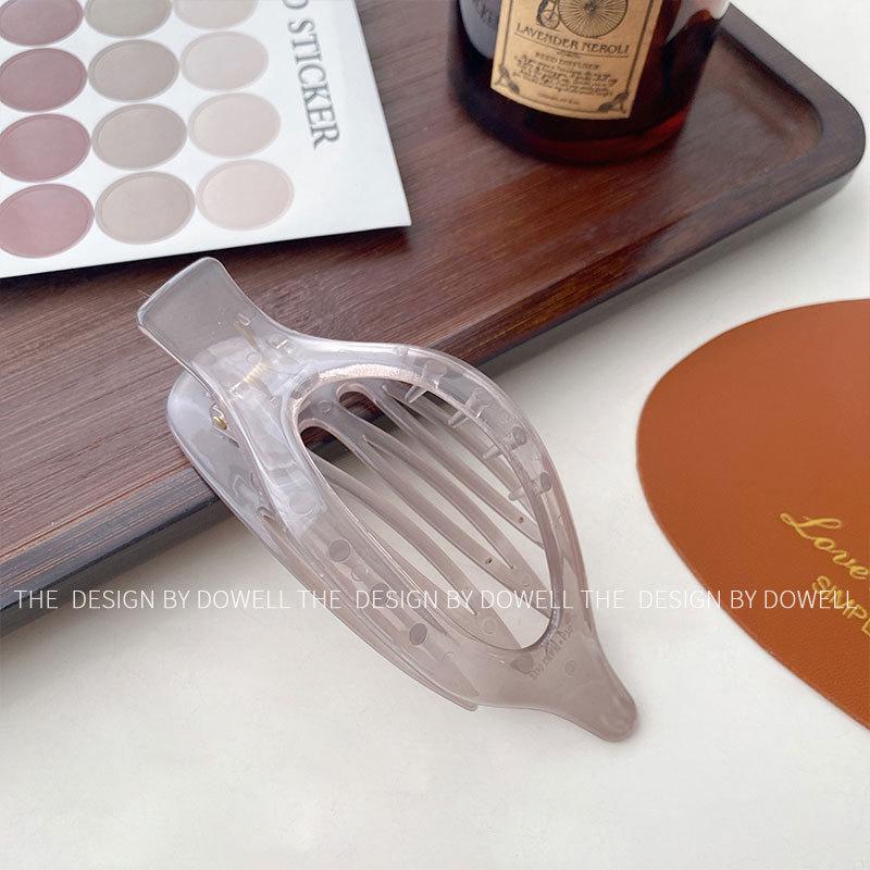 

Красиво выполненный ретро зажим-краб для волос для женщин, отлично подходит для элегантных причесок «пучок». Light Gray11.3cm