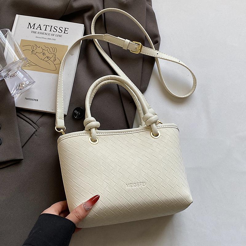 Fashion Super Fire Niche Popular Simple Versatile Hand Carrying Bucket Bag Women Commute To Work Versatile Casual Messenger Bag