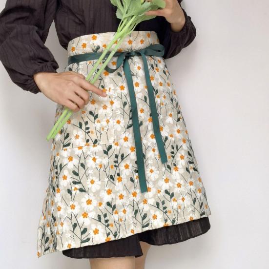 1 sada kuchařské zástěry Šněrovací vyšívací design Poloviční pas Kostým služka Kuchyňka Pracovní oděvy Každodenní použití