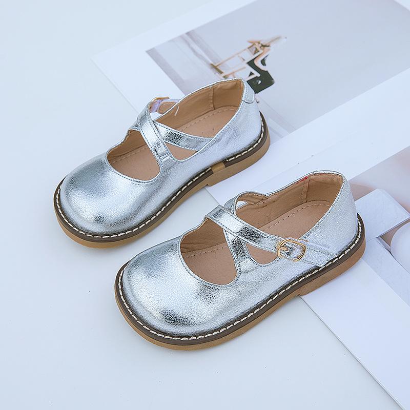 

Девочки маленькие кожаные туфли 2025 новые детские осенние туфли туфли принцессы мягкая подошва маленькая девочка одинарные туфли осень серебристые туфли для выступлений 25 серебряный