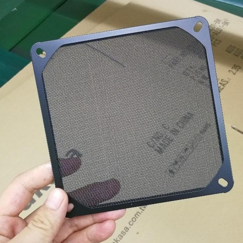 1 stück 12x12 cm Computergehäuselüfter Staubdichter Filter Mesh Cover Net Guards mit Löchern für PC Computerlüfter Filter Bildschirmschild