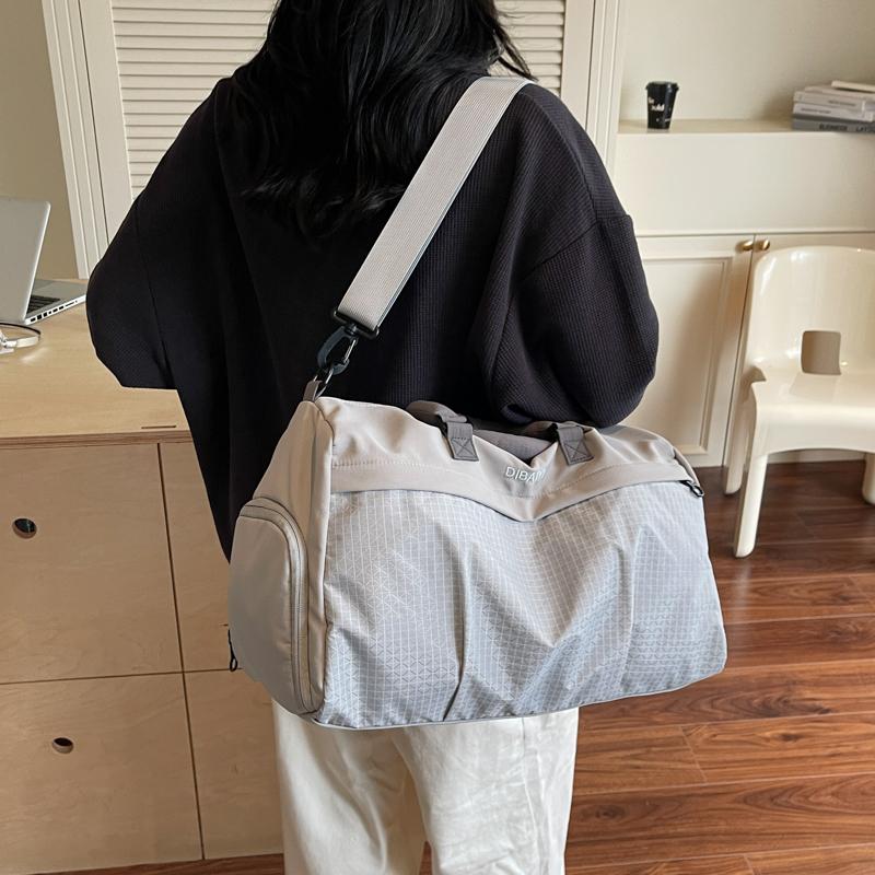 Nylon Duffel Bag with Grid Pattern Design Large Capacity Travel Bag for Men and Women Hand Carry Shoulder Bag for Gym and Short Trip