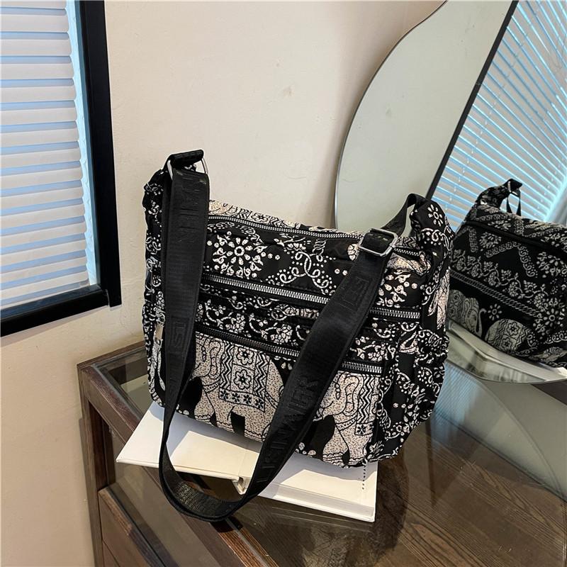 Fashion Oxford cloth shoulder messenger bag women's new large-capacity versatile casual lightweight mother bag