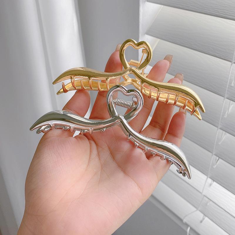 Pinces à cheveux creuses en métal pour femmes et filles, pinces à cheveux en forme de cœur irrégulier, accessoires de fête tendance, couvre-chef à breloques