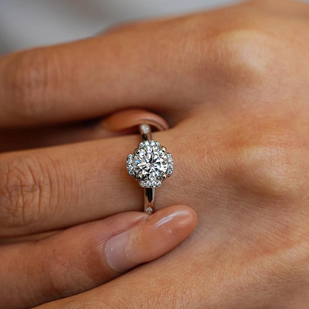 Luxury 100% Real 18k Gold Ring Women's Diamond Ring Moissanite Ring High-end Women's Hollow Four-claw Proposal