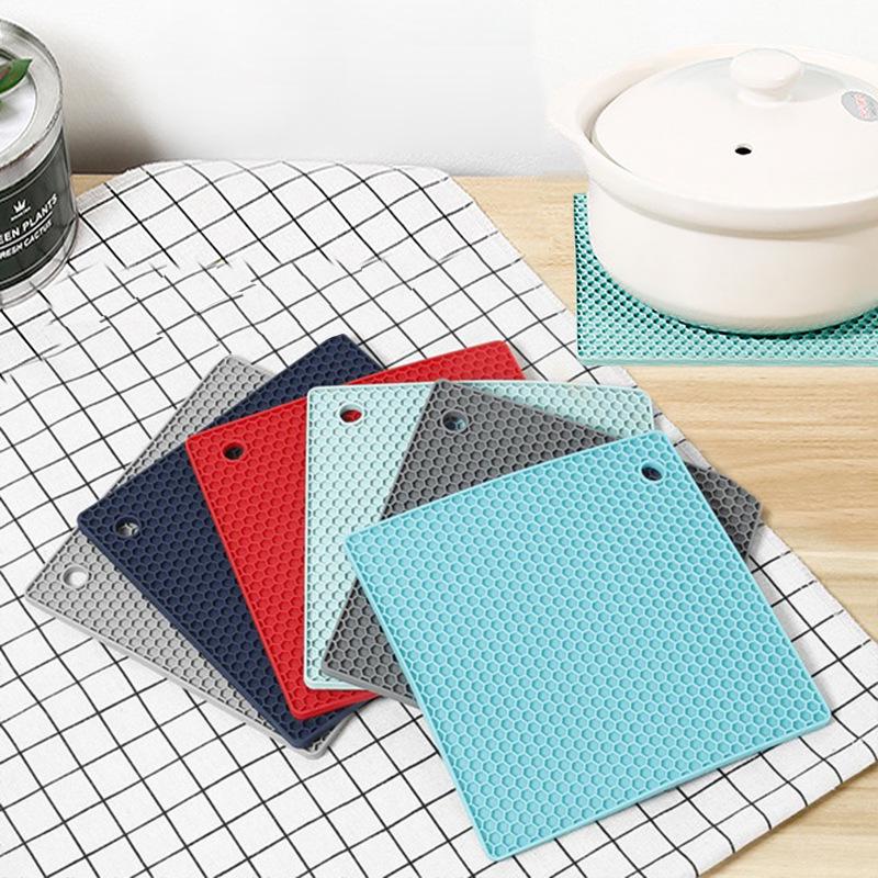 Silicone Non-Slip Heat Insulation Drain Mat for Kitchen and Dining Table