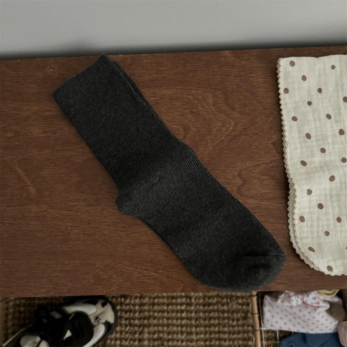 

Ladies Autumn and Winter Trend Retro Casual Contracted College Wind in The Tube Stack Socks 1 pair темно серый