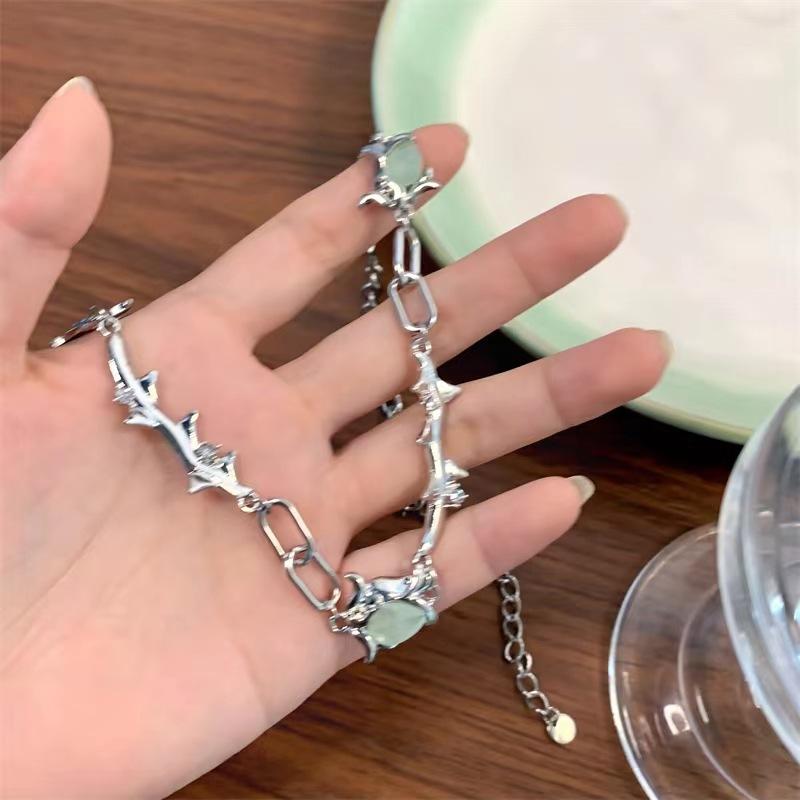Thorns rose tassel necklace female senior design sense new Chinese clavicle chain Internet celebrity female jewelry female