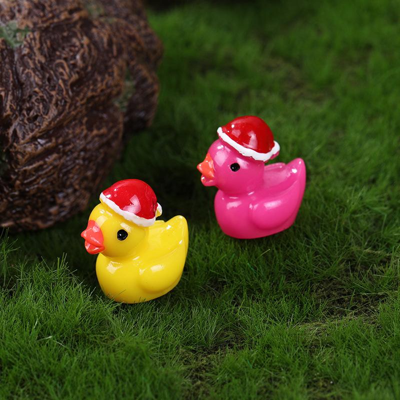 10pcs Whimsical Christmas Duck Home Desktop Decorations, Handcrafted Exquisite Miniature Rubber Ducks with Santa Hats