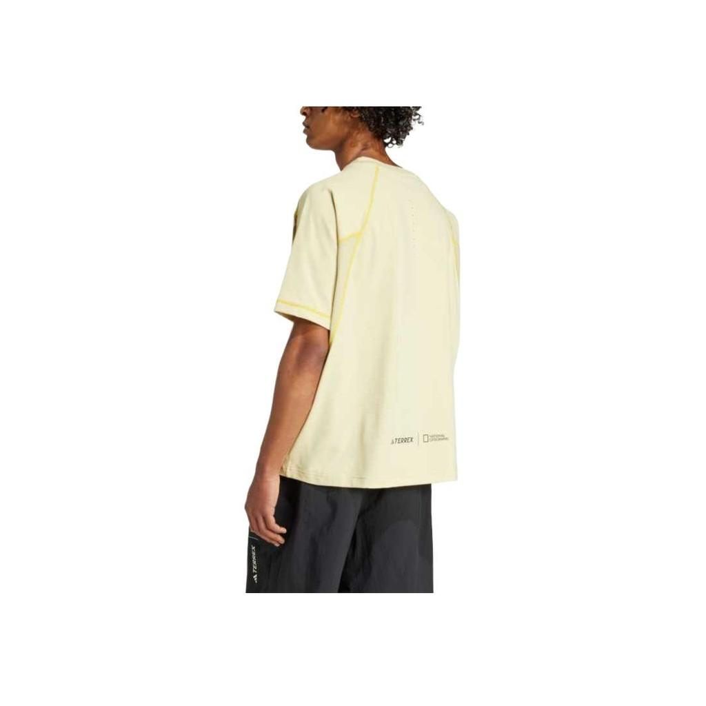adidas X National Geographic Aeroready Outdoor Szybkoschnący T-shirt z okrągłym dekoltem i raglanowymi krótkimi rękawami Unisex Góra Pudrowo-żółty JD5961
