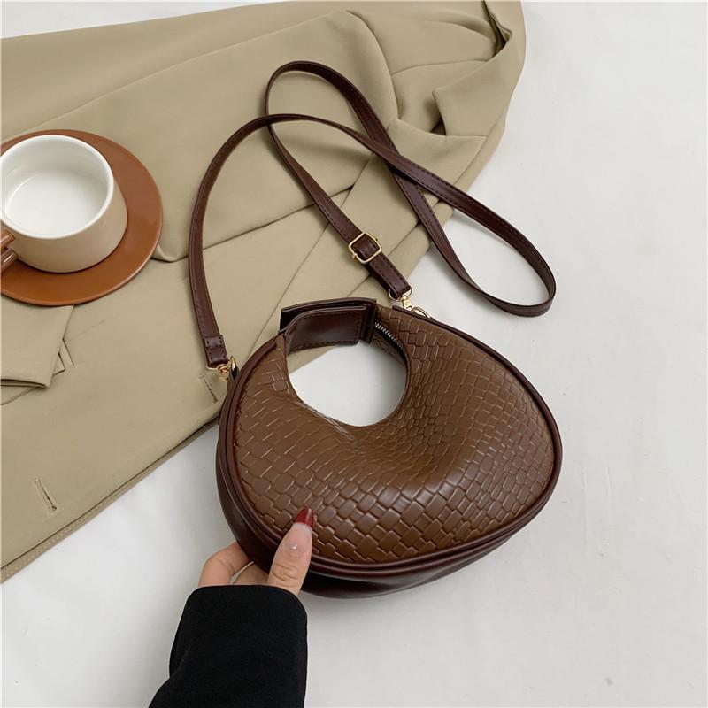 

This year s popular fashion temperament handbag 2025 new versatile ins Korean version messenger bag dumpling bag texture women