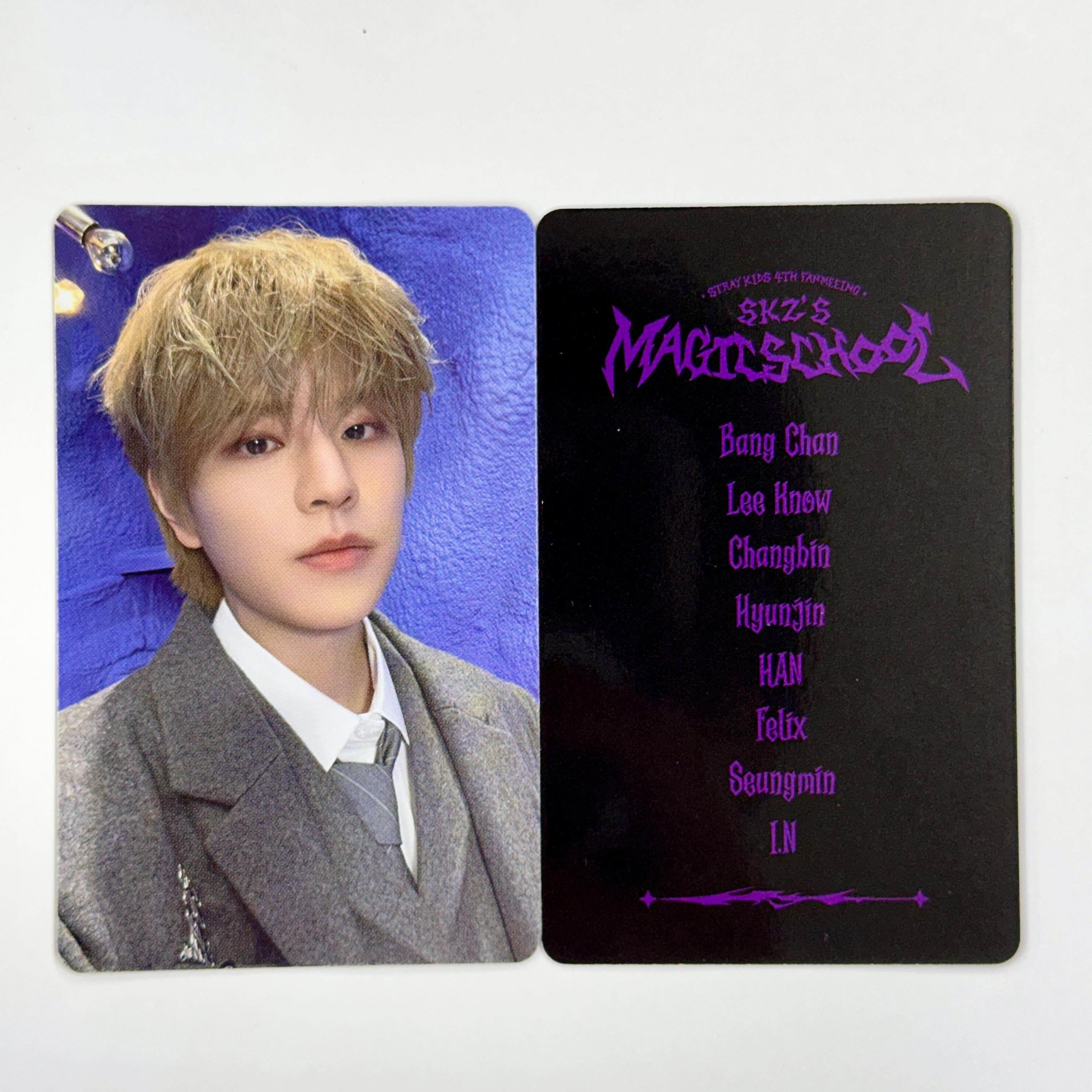 

Фотооткрытка от лица от лица школы магии Stray Kids SKZ Seungmin