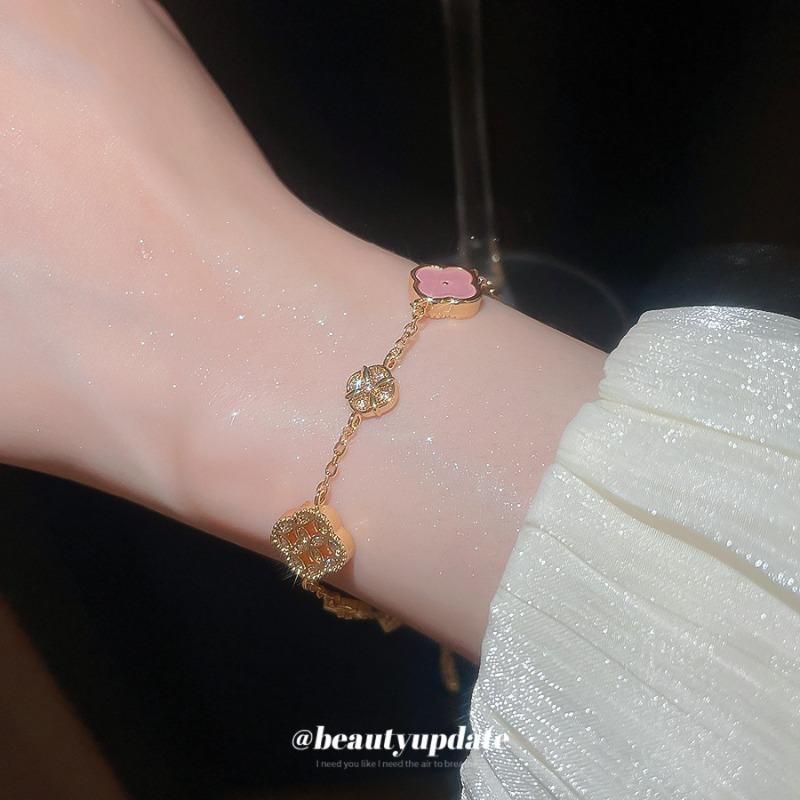 Super flash zircon round flower bracelet, exquisite and sweet wind versatile bracelet, light luxury and high-end fashion and beautiful jewelry.