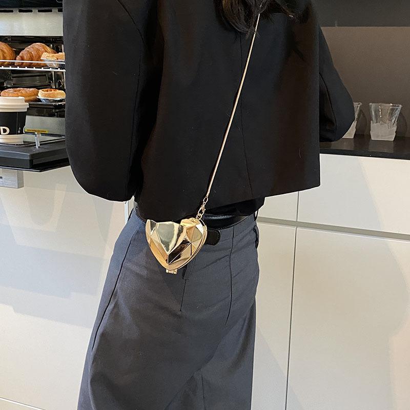 Beautiful Love Bag Trend Simple European and American Niche Design 2025 Foreign Style Fashionable Personality Oblique Span Bag Shoulder Bag
