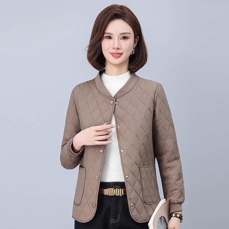Rhombus padded cotton-padded clothes women's short models, new fashion middle-aged mother clothes, large pockets, warm cotton-padded jacket.